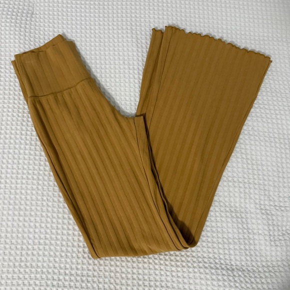 NWOT Offline by Aerie OG Highrise Flare leggings - Picture 3 of 6